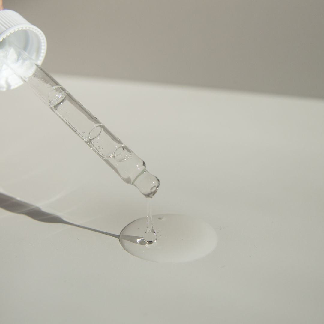Hydrating Hydro+ Hyaluronic Booster serum dropper