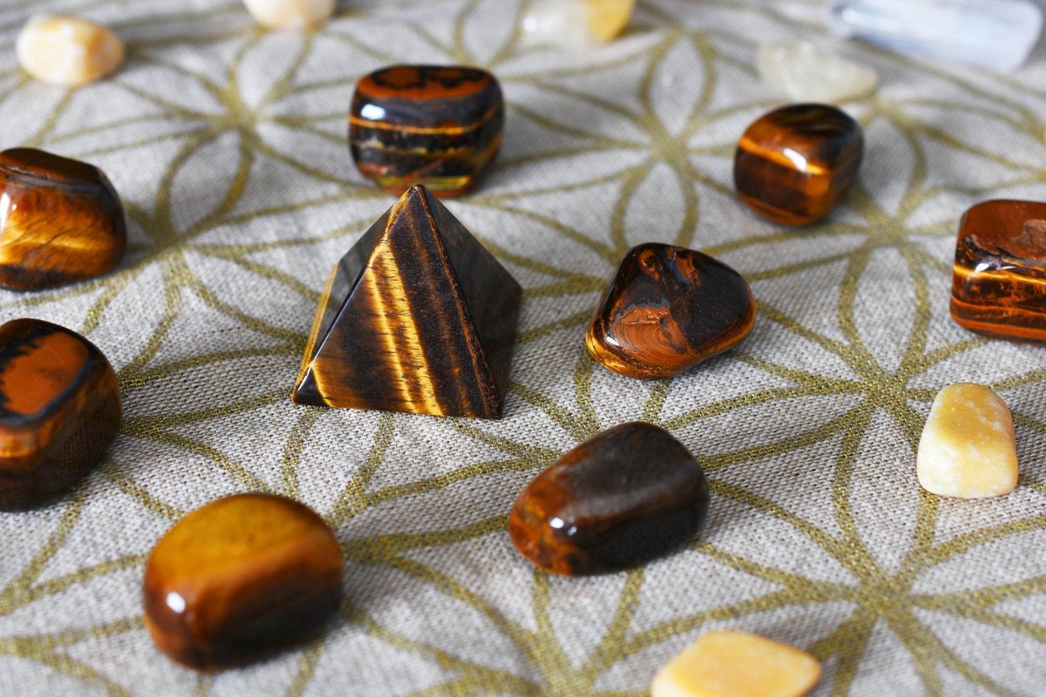MINERALOGY: TIGER'S EYE - GingerChi