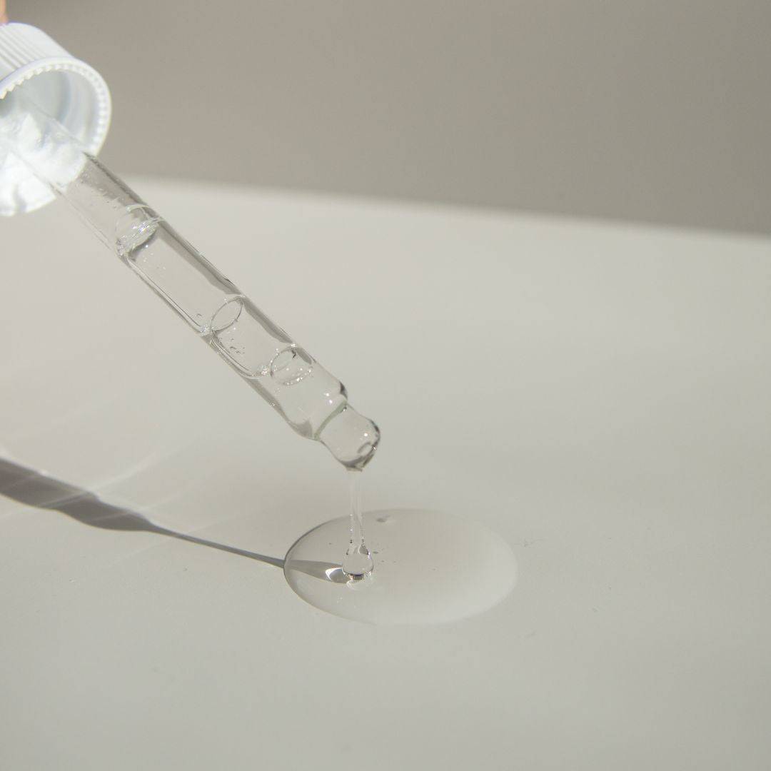 Hydrating Hydro+ Hyaluronic Booster serum dropper